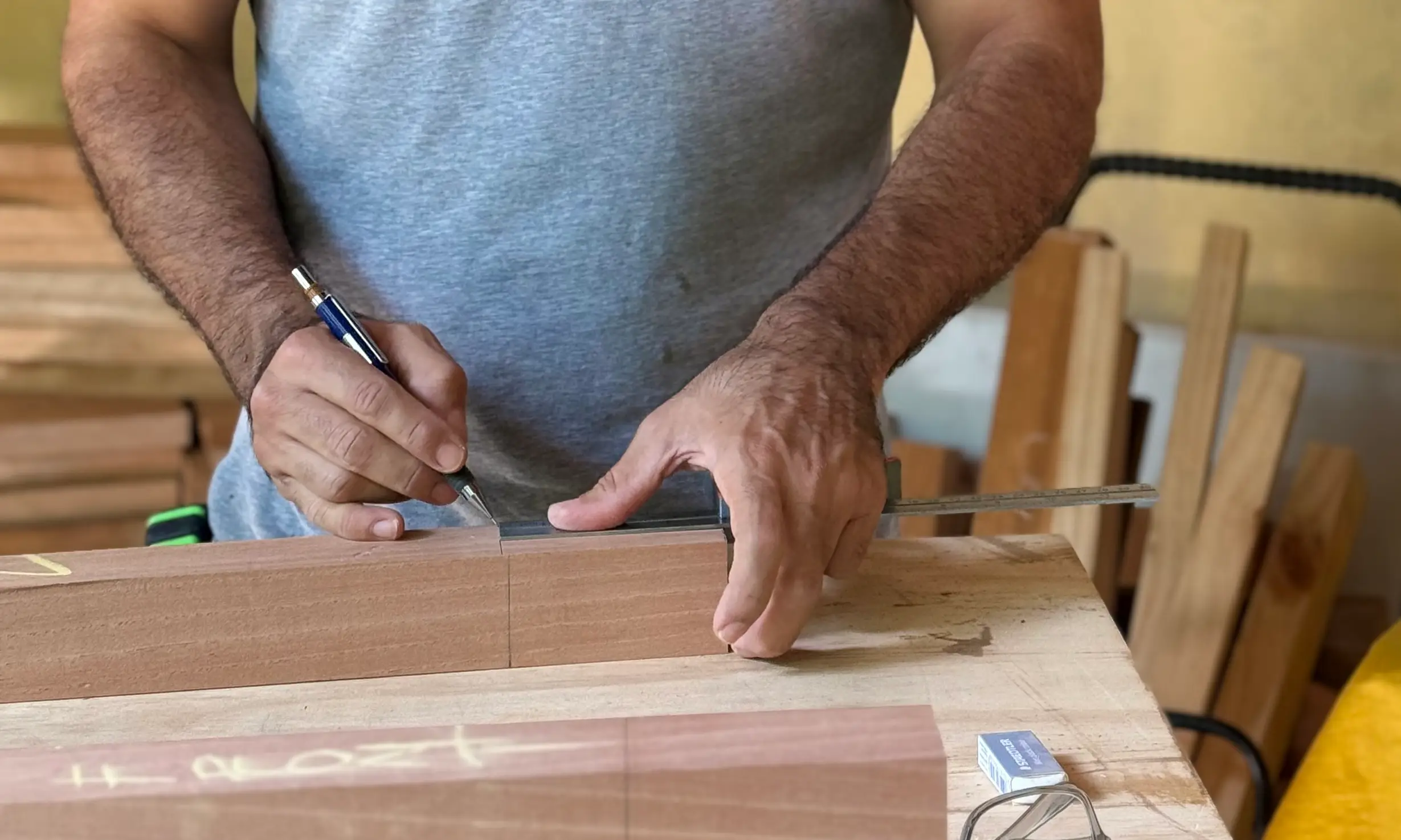 Madéstica – Muebles de madera maciza hechos a mano